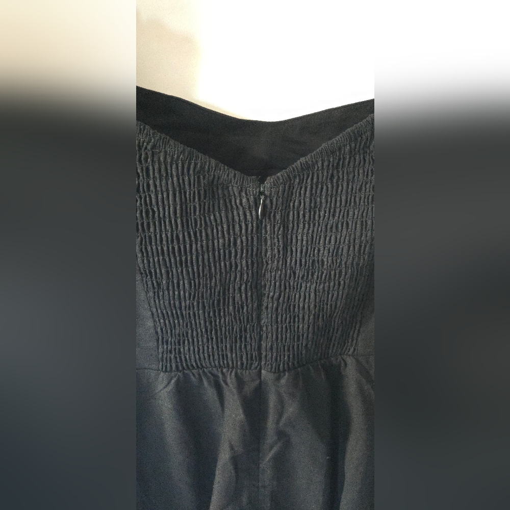 Elegant Black Midi Dress - Picture 8 of 11
